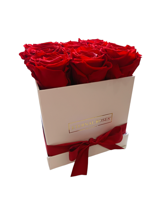 Box Square White M - Stabilisierte rote Rosen
